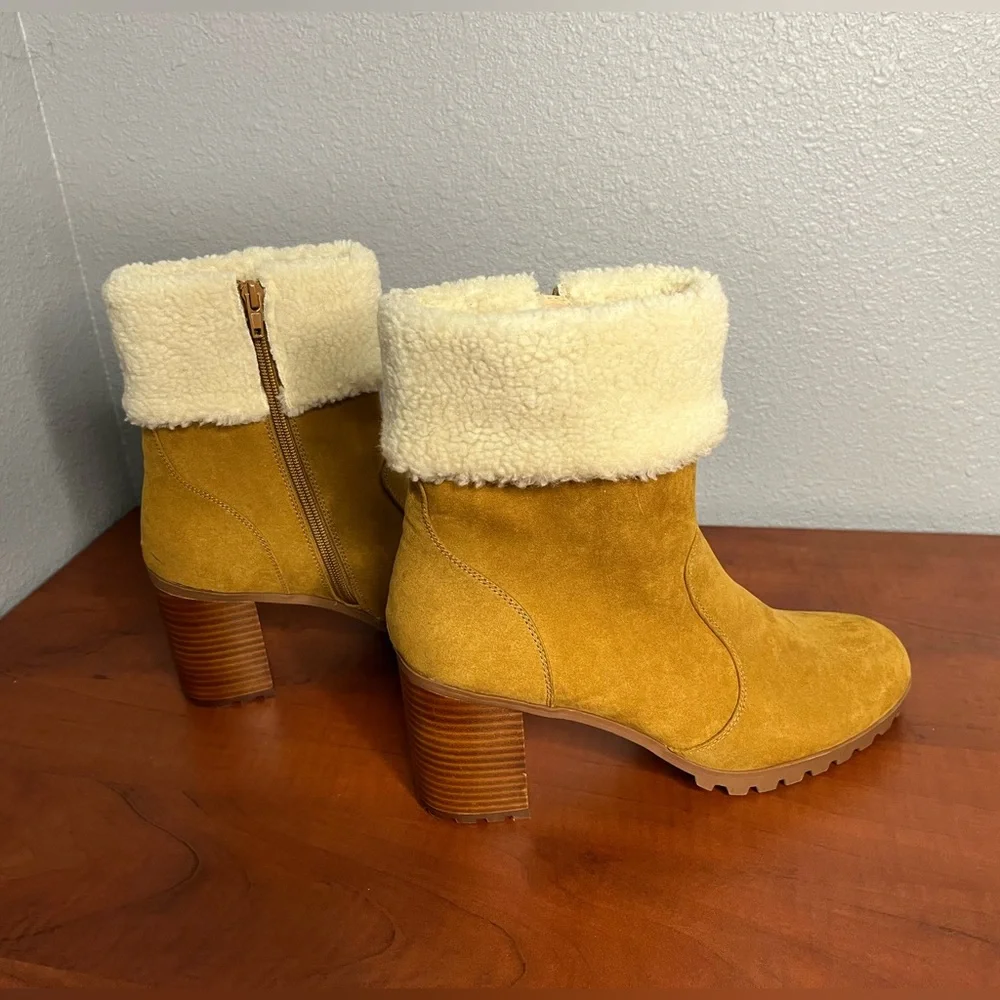 Crown & Ivy Women’s Tara Tan &‎ Fur Top Ankle Zipper Booties Size 9.5M Winter